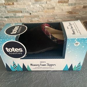 NWT Mens Totes Memory Foam Slippers